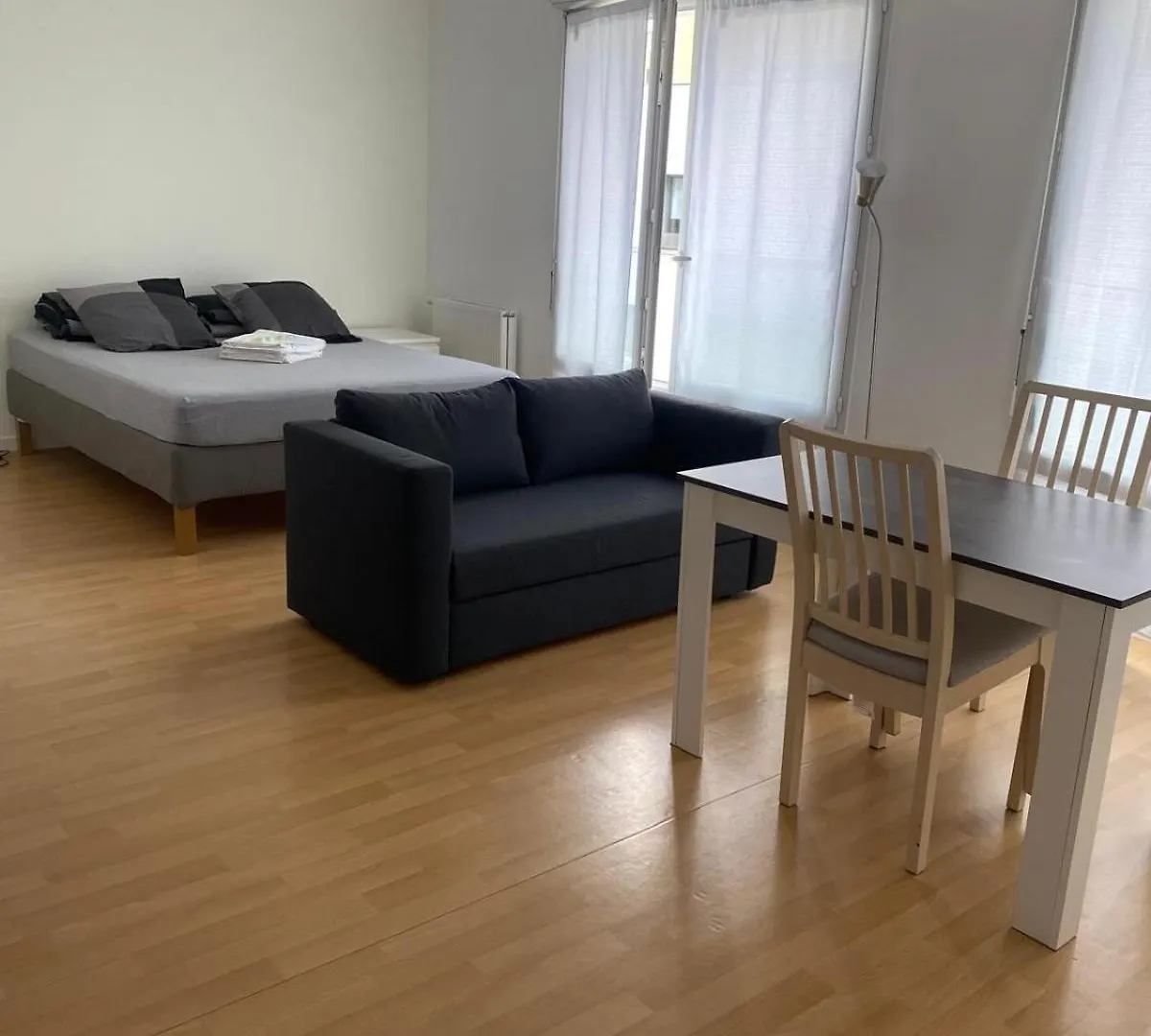 Grand Studio De 37M Carres - Rer Laplace Et Maison Des Examens A 5 Minutes A Pied location